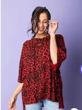 Wknd chasers red leopard top